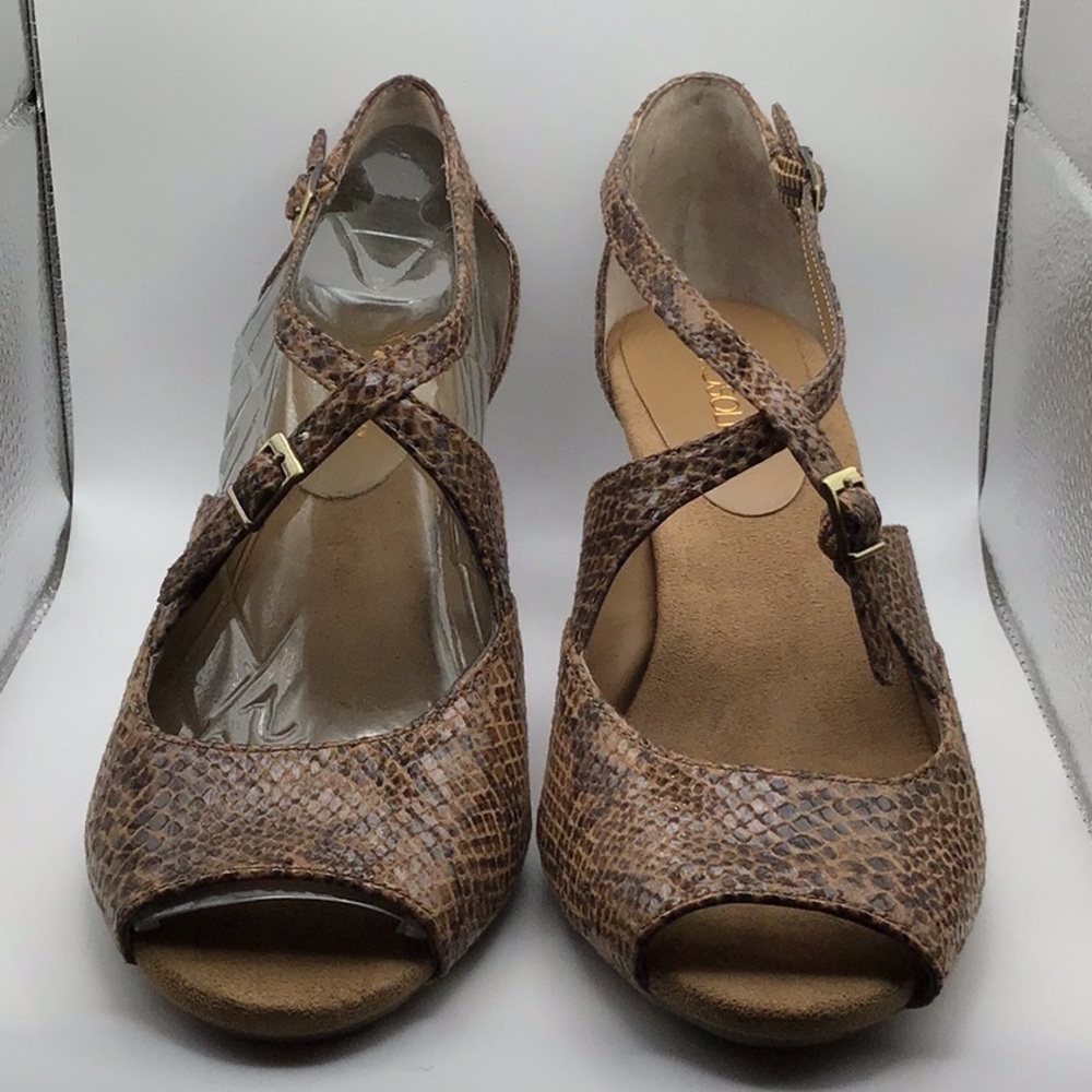 Aerosoles Fax Benefit Open Toed Strappy Heel Tan Snake 8.5 M NWOT
Never Worn